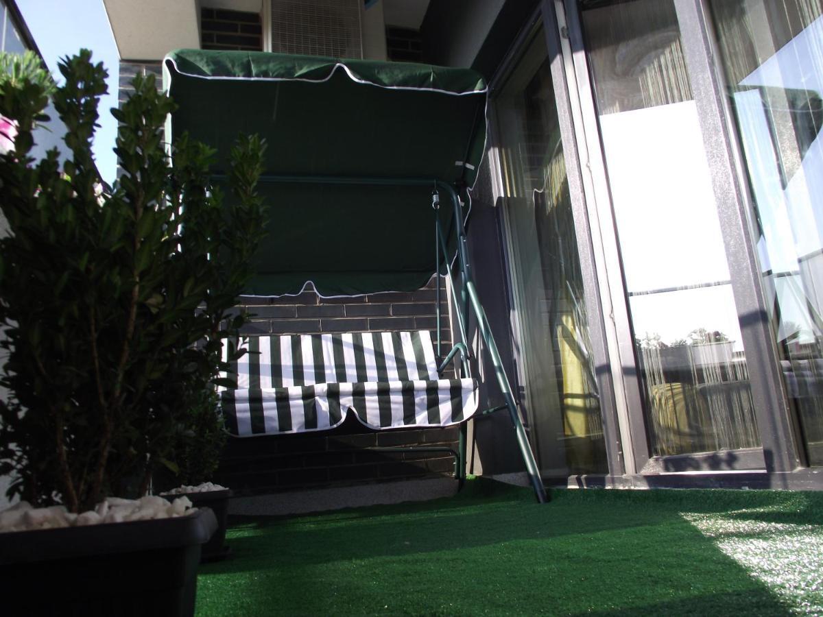 Natalia Apartment นาโวดาริ ภายนอก รูปภาพ